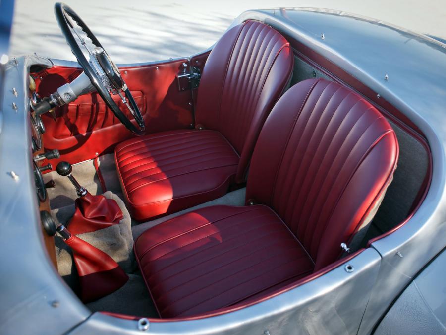 Интерьер Allard K1 Roadster 1947 года  (фото 9 из 10)
